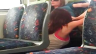 Tinejdžerka velikih grudi Riley Evans ljulja šou pohlepno sisajući veliki kurac