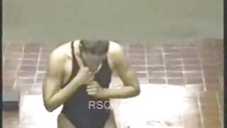 Prsata Hitomi Kitamura izvodi svoje prekrasno tijelo
