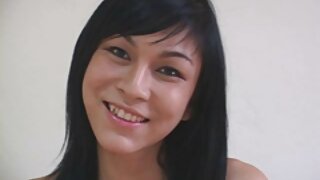 Ova japanska kučka mora naučiti kako sisati dildo