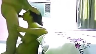 Gole maserke sa velikim sisama uživaju u jahanju kurca klijenata nakon opuštajuće masaže