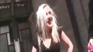 Dvije ljupke djevojke prvi put uživaju u lizanju pičkica jedna drugoj