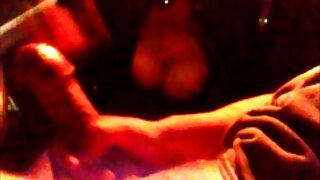 Potpuna prirodna juggy babe pokazuje majstorsku klasu pušenja tipu s velikim kitom