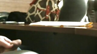 Jenny Anderson i njena brineta kučka su poludjele za nošenjem pelena.