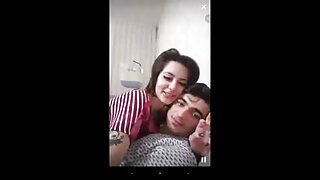 Djevojka širokih grudi daje dobar titjob u blizini bazena