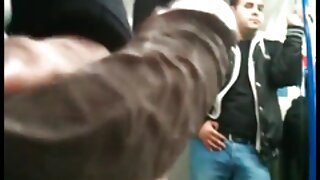 Primamljiva tinejdžerka u bijelim čarapama popuši prije strastvenog seksa