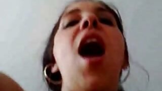 Za orgazmom žudnja Azijska maca uzima lijepi crni kurac u svoju usku punu